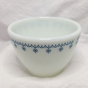 Corning Blue and White Milk Glass Sugar Bowl Snowflake Garland Design Vintage